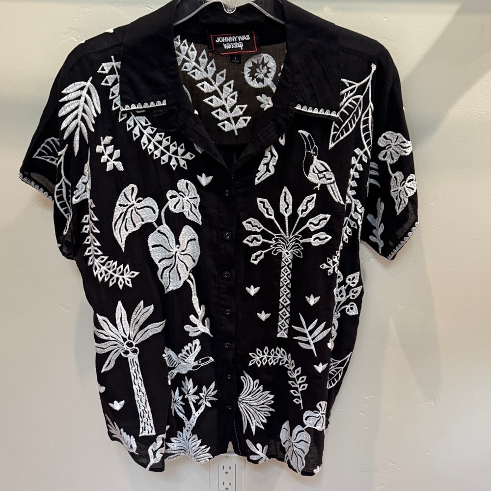 Johnny Was Black Linen Shirt with White Botanical Embroidery Size Small